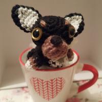 Tasse et miniature chihuahua en crochet